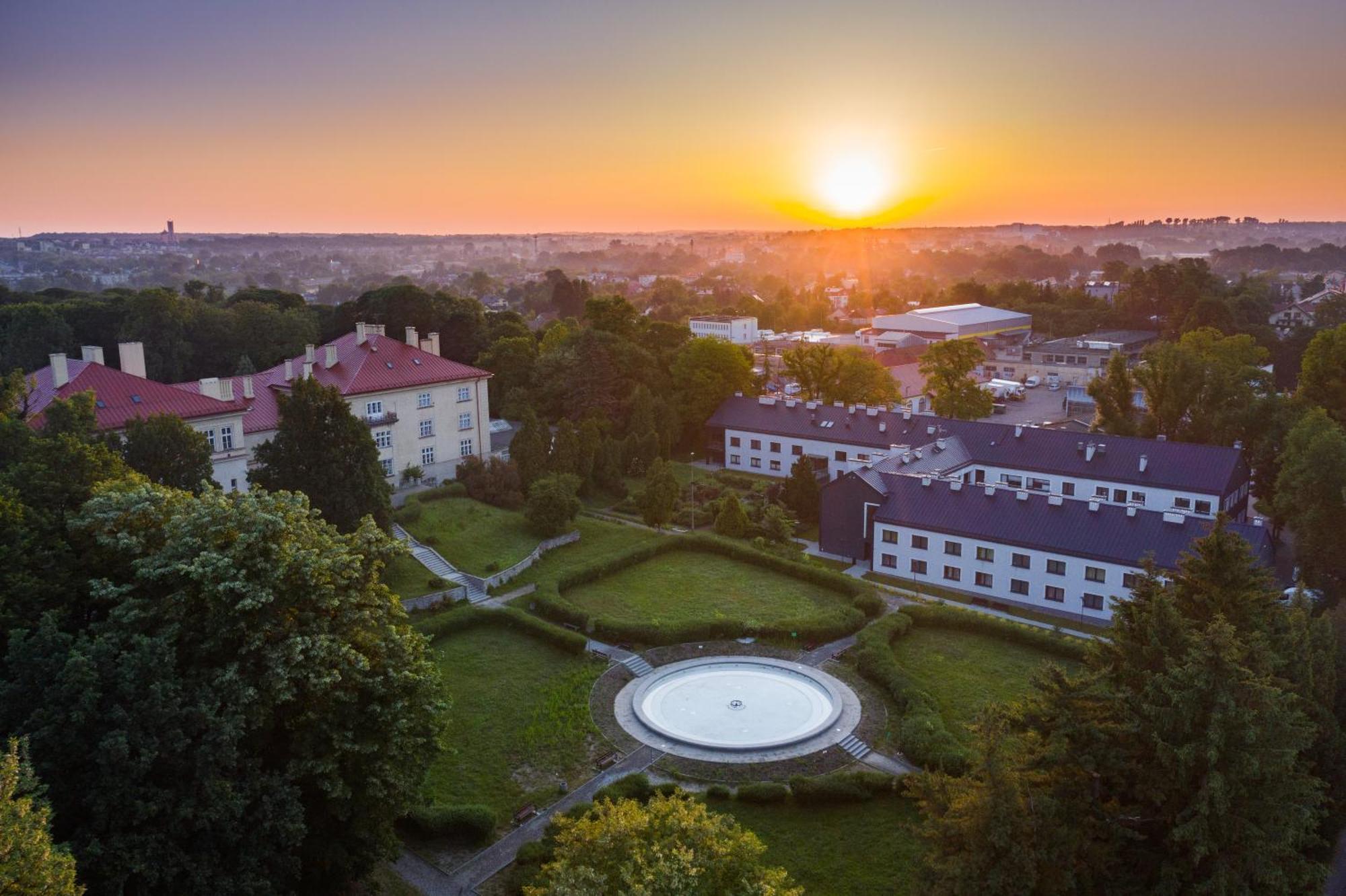 Centrum Rehabilitacji Spolecznej I Zawodowej Zaz Sloneczne Wzgorze Tarnow Exterior photo